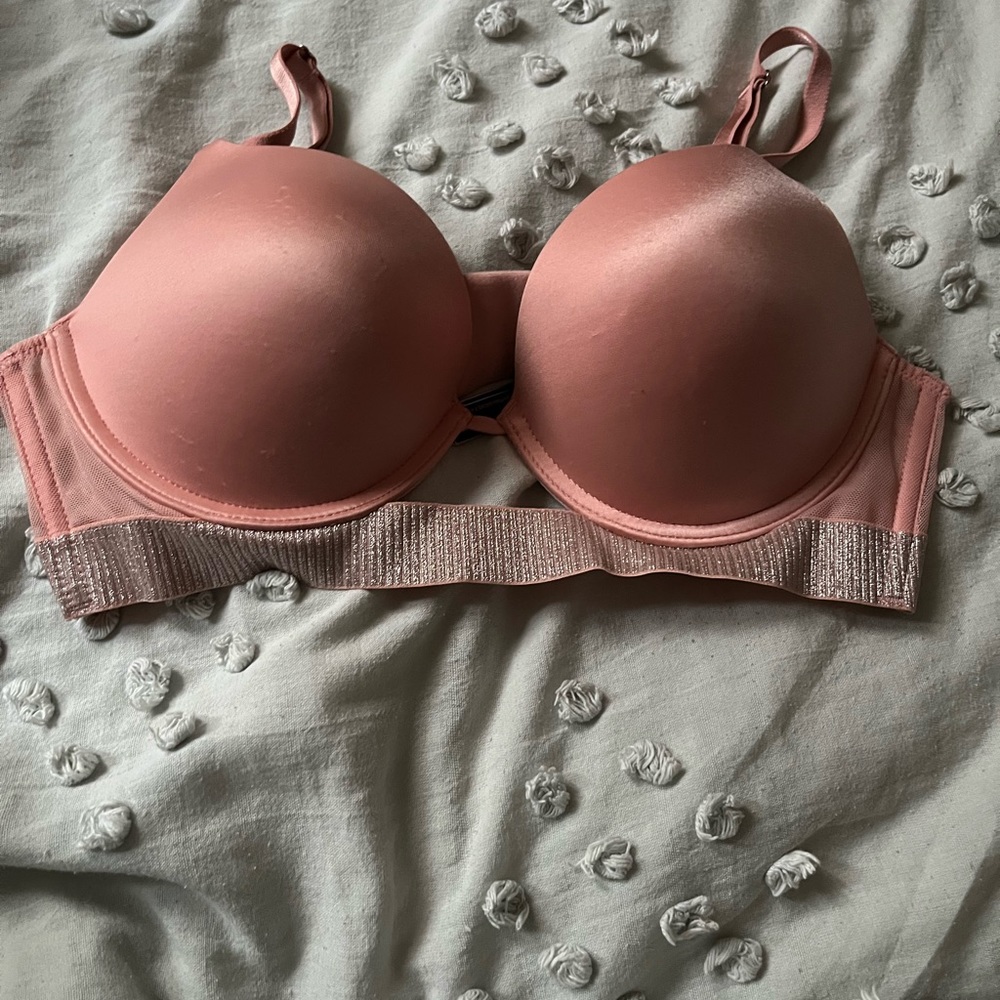 Victoria secret bra 36B